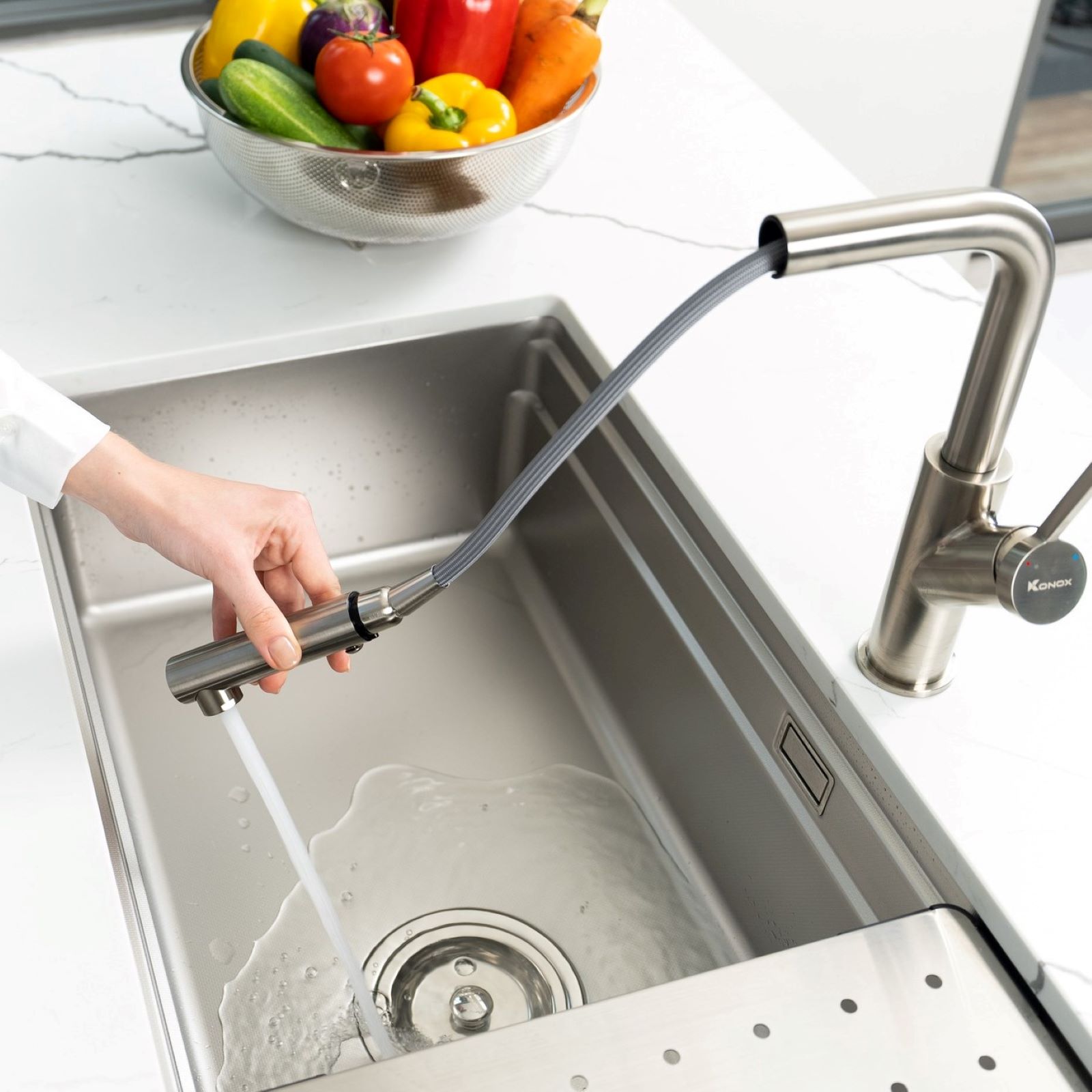 Chậu rửa bát chống xước Konox Dekor 7644SU tặng kèm vòi dây rút - Ảnh 4